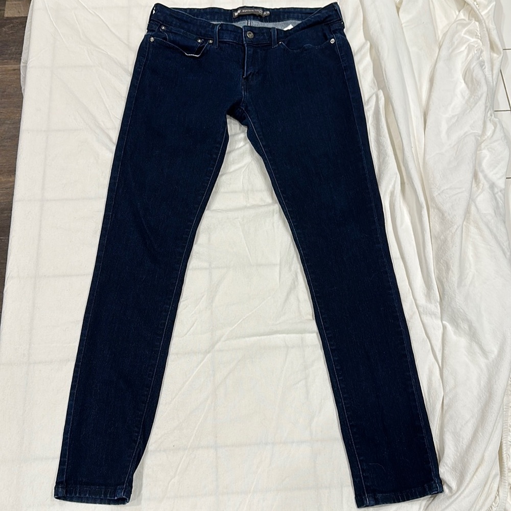 Levi’s slight curve